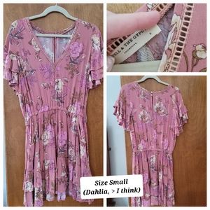 Spell and the Gypsy.  Small Rosa (Dahlia). EUC